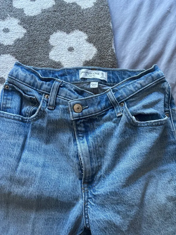 Abercrombie Jeans - Image 4