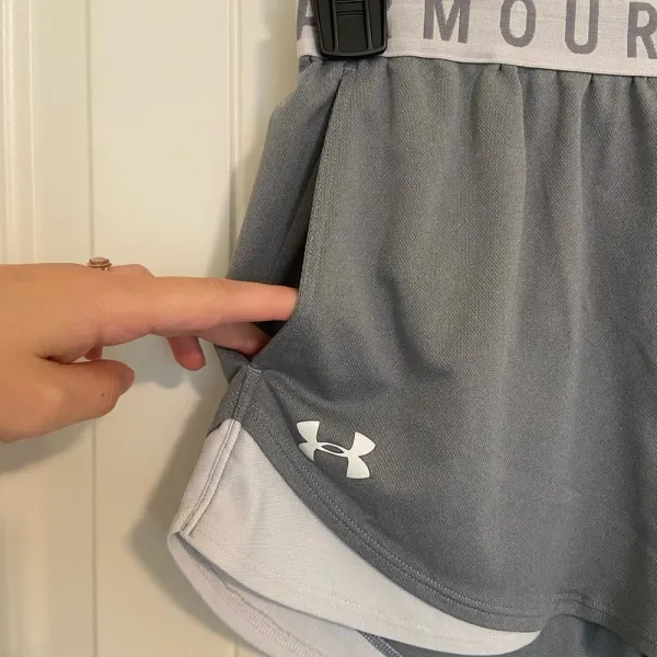NWOT | Under Armour women’s heatgear “loose” light gray white athletic‎ shorts M - Image 2