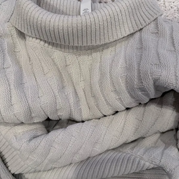 Lululemon Athletica Oversized Small Turtle Neck Women's Cream Sweater - Image 6