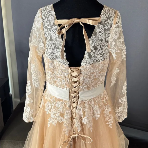 Women’s Long Sleeve Lace Appliqué Formal Gown Ruffles Corset Back Size 14 - Image 6