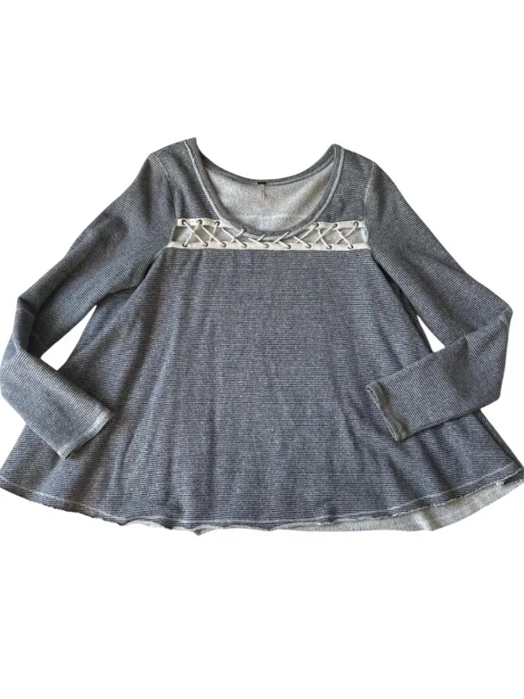 Free People grey and blue striped flowy long sleeve top - Image 3