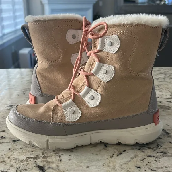 Sorel Tan and White Winter Boots - Image 8