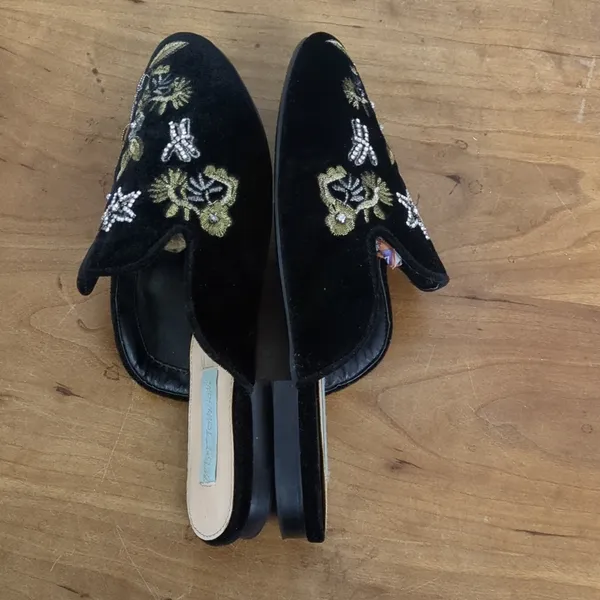 Betsey Johnson Eden Velour Embellished Slide Size 8M - Image 6