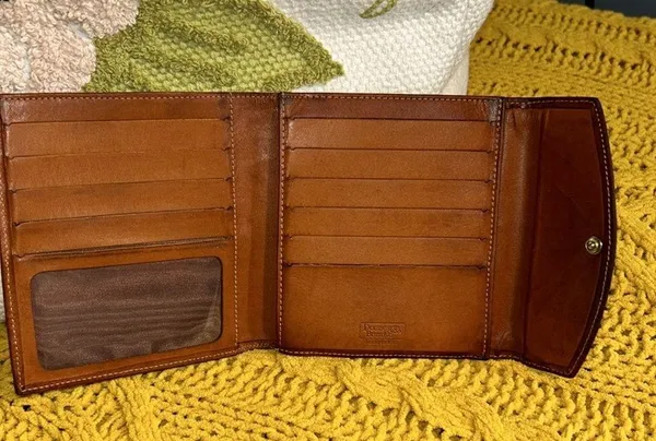 Dooney & Bourke Vintage Leather Wallet w Kisslock Change Section - Image 11