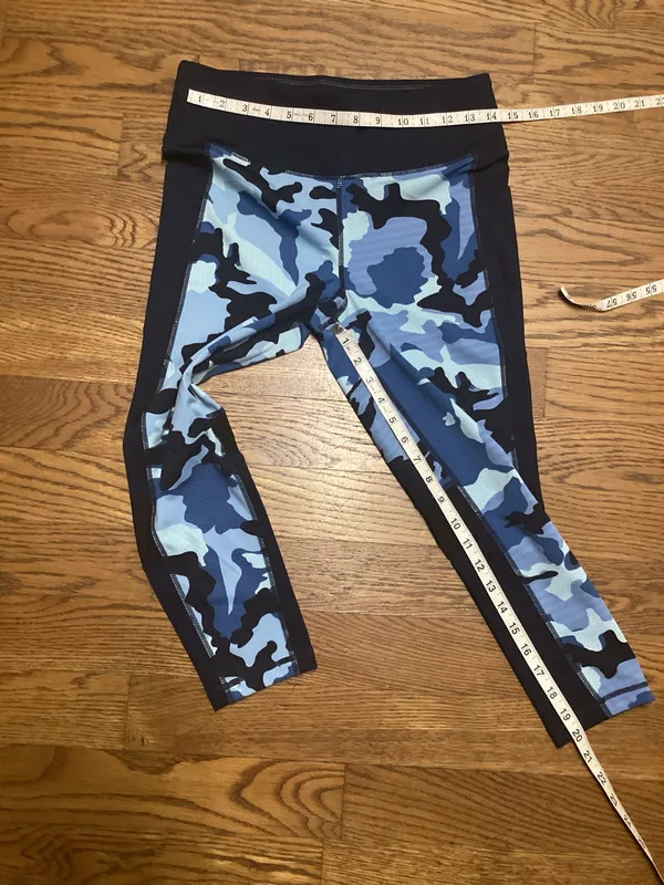 LulaRoe Rise Collection blue camo capri leggings size Large - Image 6