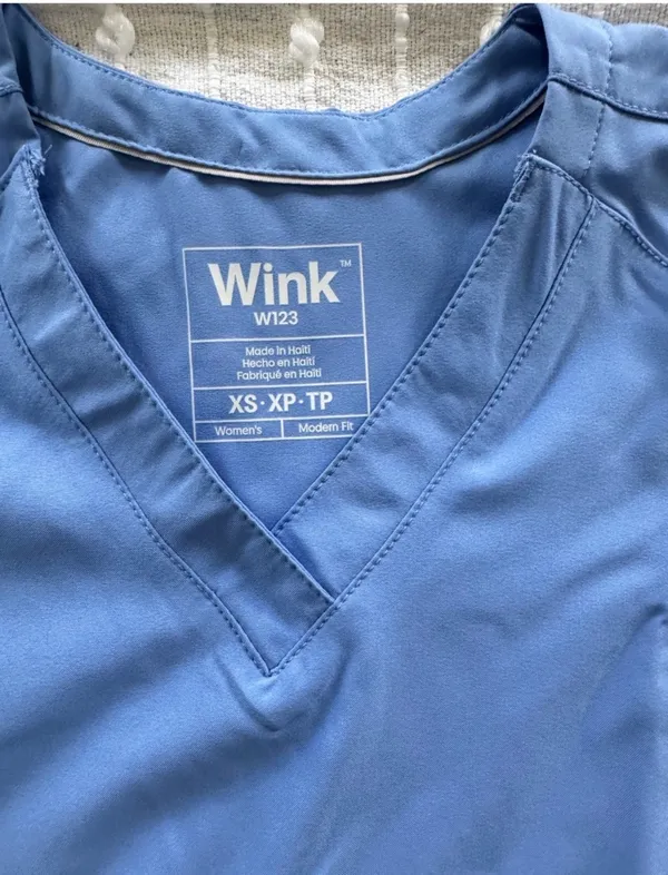 WonderWink NWT W123 Scrub top ceil blue size xs short sleeve pockets - Image 2