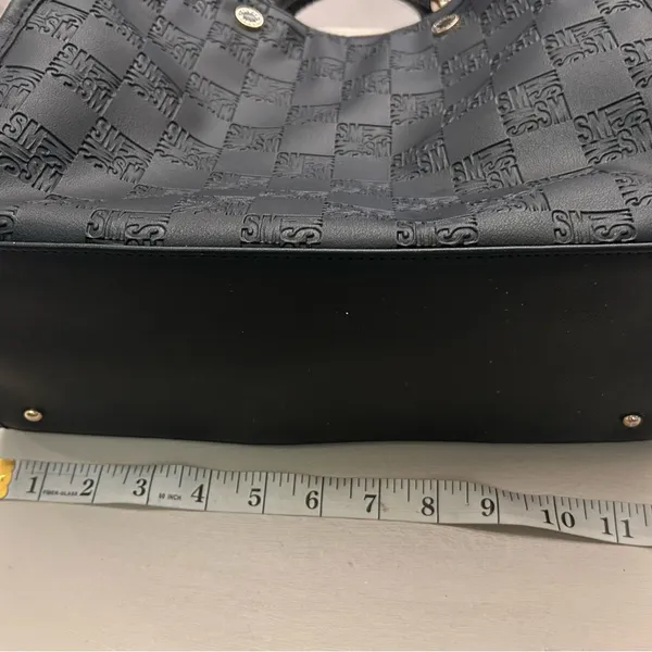 Steve Madden Elegant Black Handbag with Gold Accents Some usage-clean! - Image 6