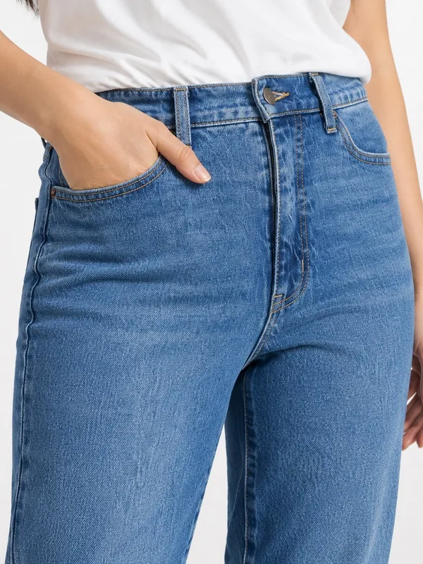 Time and Tru Women’s Straight-Leg Jeans in Medium Blue - Image 2