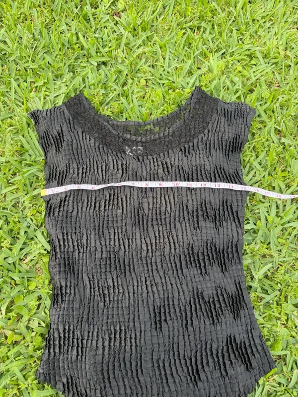 Vintage Nicola Black Crinkle Stretch Top Lace Neckline Size M - Image 3