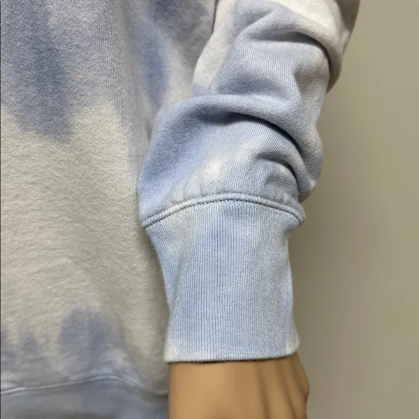GAP Women's Baby Blue & White Tie-Dye Sweatshirt size M - Image 3