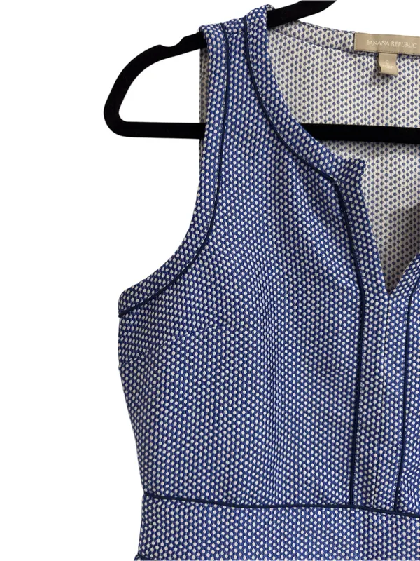 Banana Republic Peplum Top Blue White Geometric Notch Neck Sleeveless Size 8 - Image 3