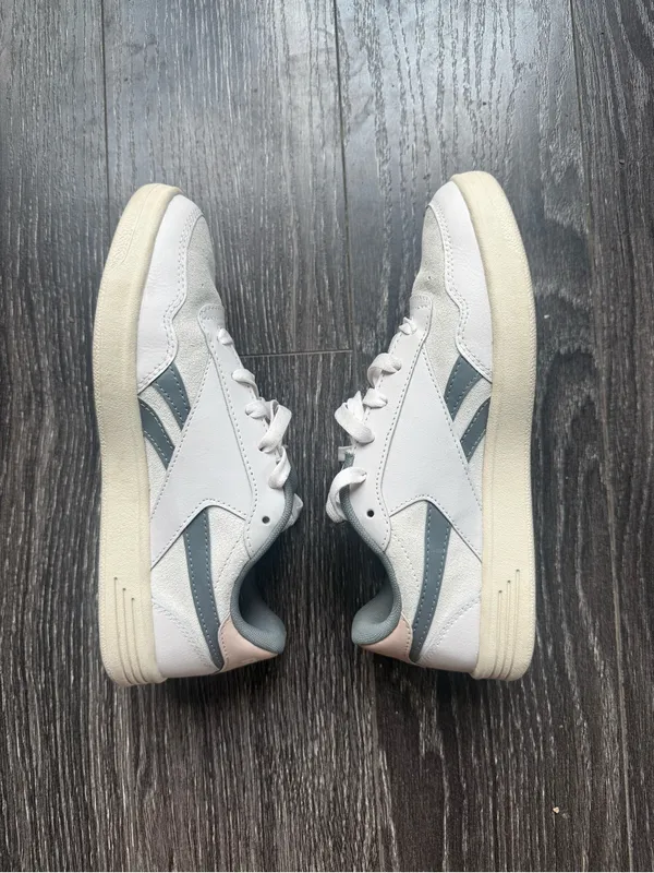 Reebok women’s White & Gray Low-Top Sneakers - Image 7