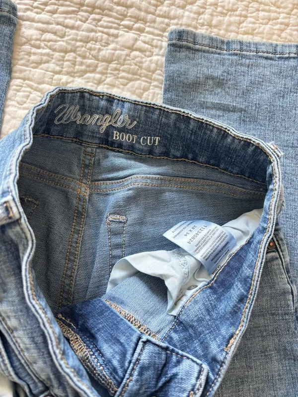 Wrangler Mid-Rise Jeans Bootcut - Image 2