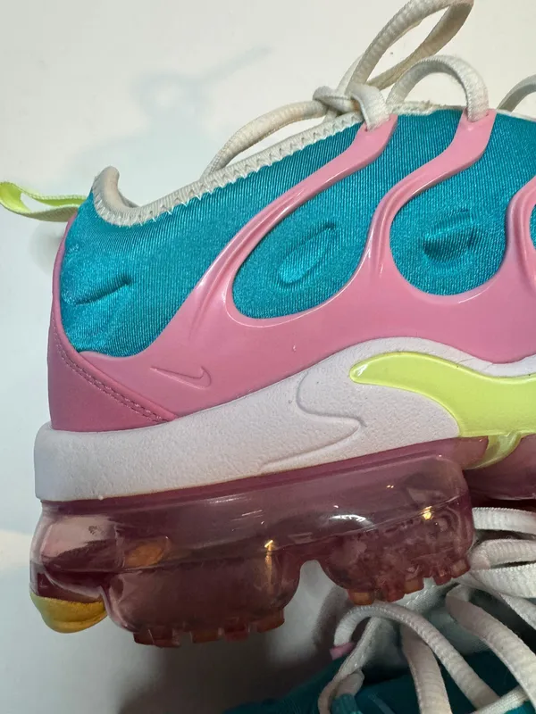 Vapormax Plus Easter Size 8.5 - Image 6