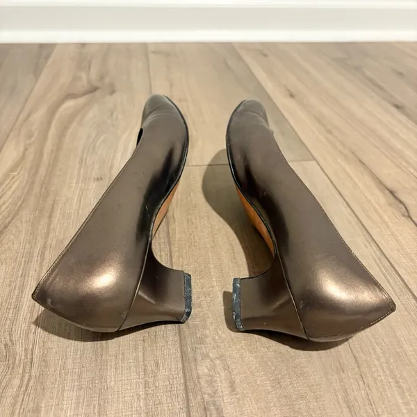 Salvatore Ferragamo Vintage Block‎ Heel Pump Bronze Metallic Size 8.5 AAA - Image 4