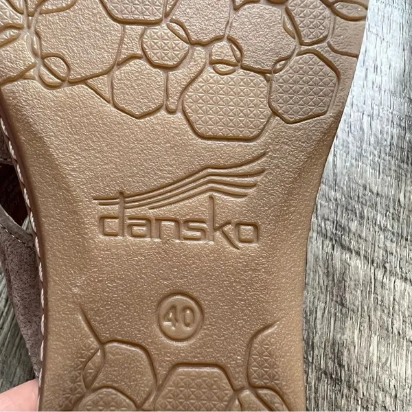 Dansko Allyson Textured Nubuck Leather Sandals in Stone Size 40 Slip On Slides - Image 8
