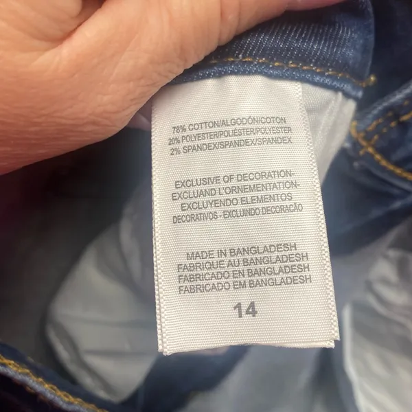 Classic Levis Signature Blue Jean Shorts for Women size 14 - Image 4