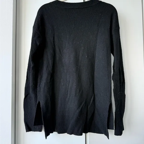 GAP Women's Classic Black Crew Neck Sweater - Image 3