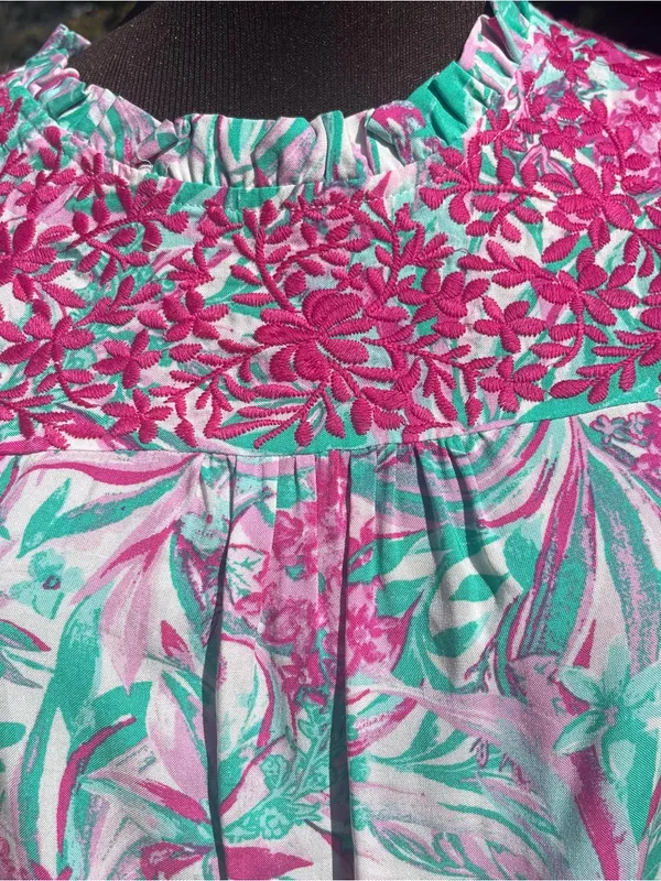 Emily Wonder Women’s Floral Embroidered Ruffled Top Size S Preppy Coastal Palm - Image 3