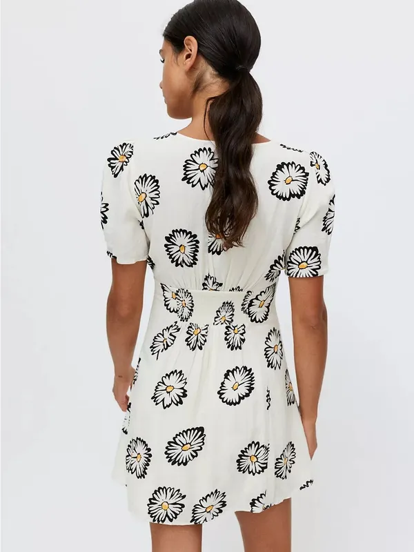 Urban Outfitters Daisy Floral Linen Blend Twist Front Mini Dress Small NWT - Image 3