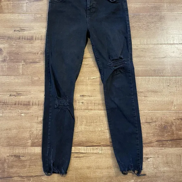 Free People Woman size W 29R Black Skinny Denim Jegging Jeans Distressed - Image 2