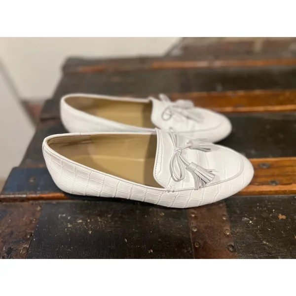 Ann Taylor Ursula Coastal Chic White Croc Embossed Tassel Loafers 7.5 - Image 2