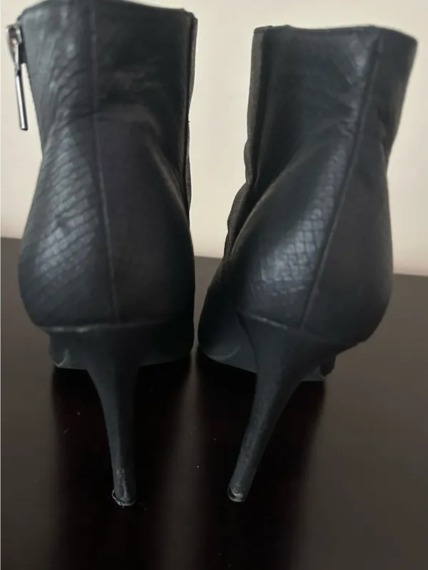 BP Black Pointed Stiletto Ankle Booties- Sleek Textured Design - Image 6