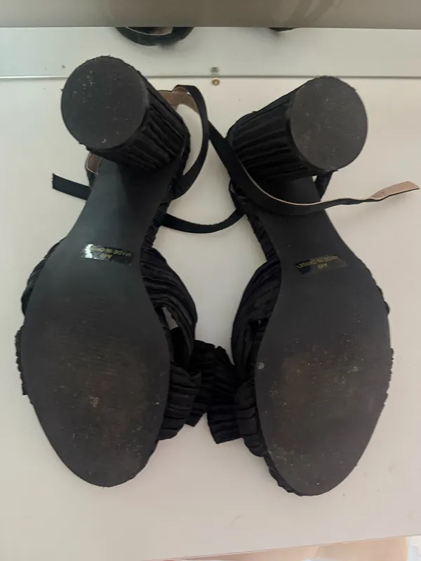 Black Bow Heels Size 7 - Image 2
