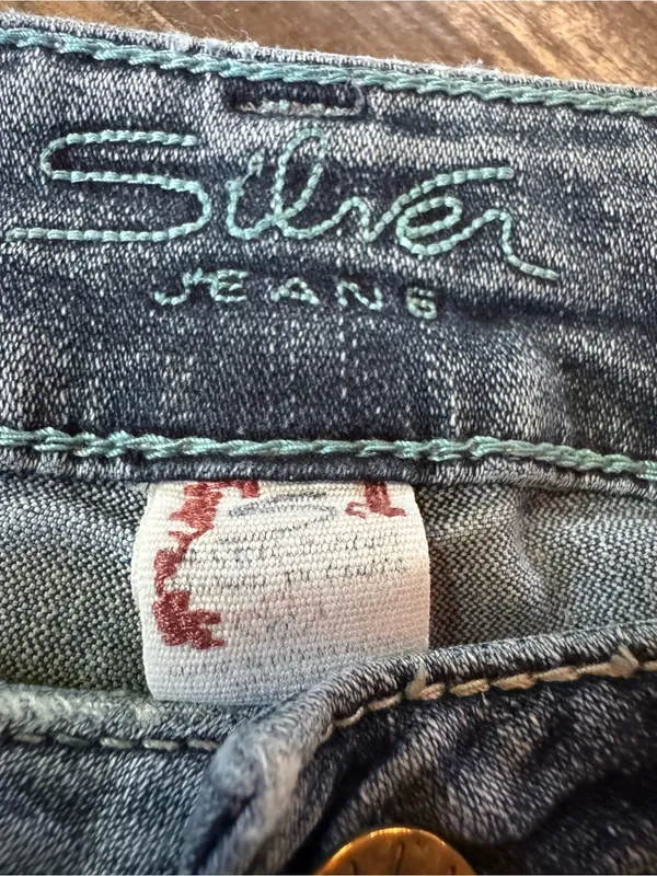 Distressed Suki Silver Jeans Medium Blue Bootcut Jeans size 27 - Image 12