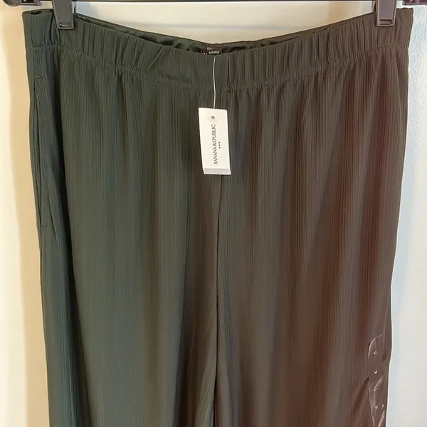 Banana Republic Factory Dark Green Wide Leg Crop Gauchos - Image 3
