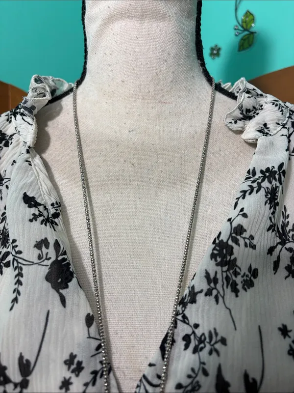 Lulu's Black & White Floral Ruffle V-Neck Blouse - Image 2