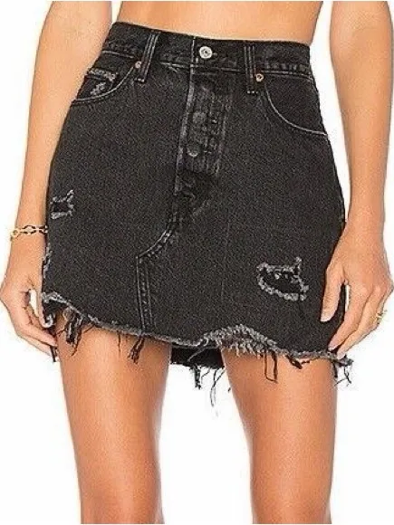 Levis Black/Grey Denim Mini Skirt summer Distressed Button Fly Raw Hem size 25 - Image 2