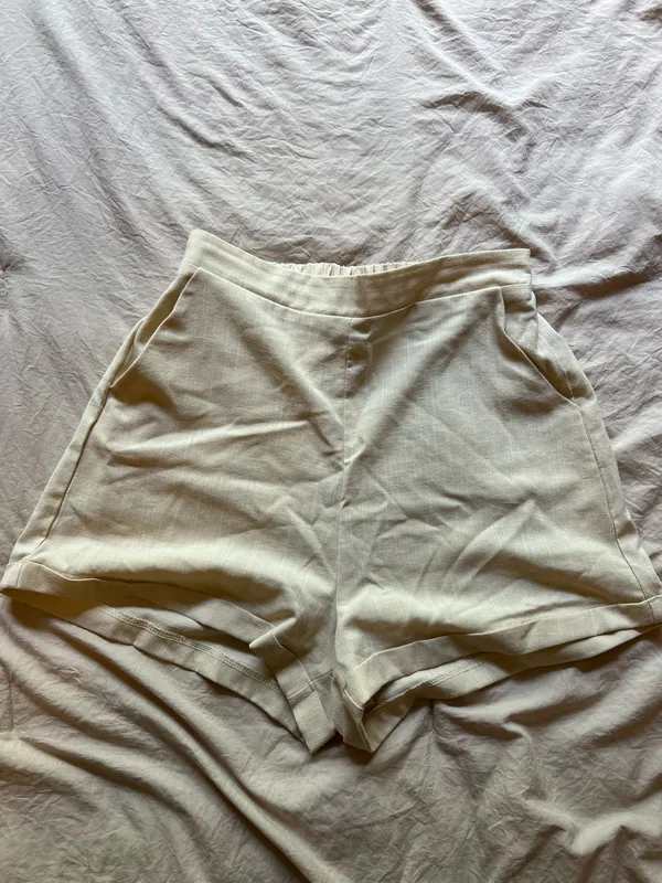 Princess Polly Cream linen shorts #princesspolly #linenlove #shorts - Image 2