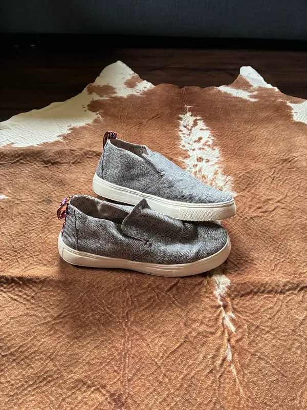 Hey Dude Peyton slip on on shoes in grey Size US 6 in my opinion they run big and will fit a 6.5 No flaws - Image 2