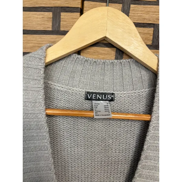 Venus Gray Cable Knit Button Front Cardigan‎ Size Small - Image 4