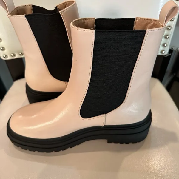 Lulu’s New Derrie Light Nude Platform Ankle Boots Chelsea Women’s Size 6.5 - Image 4