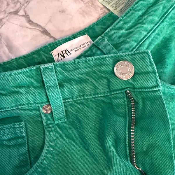 Zara women’s Straight Jeans in Bright Green Sz 2 Raw Hem - Image 3