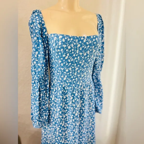 Reformation dress size 6 flattering silhouette, accentuated by the puff sleeves - Image 11