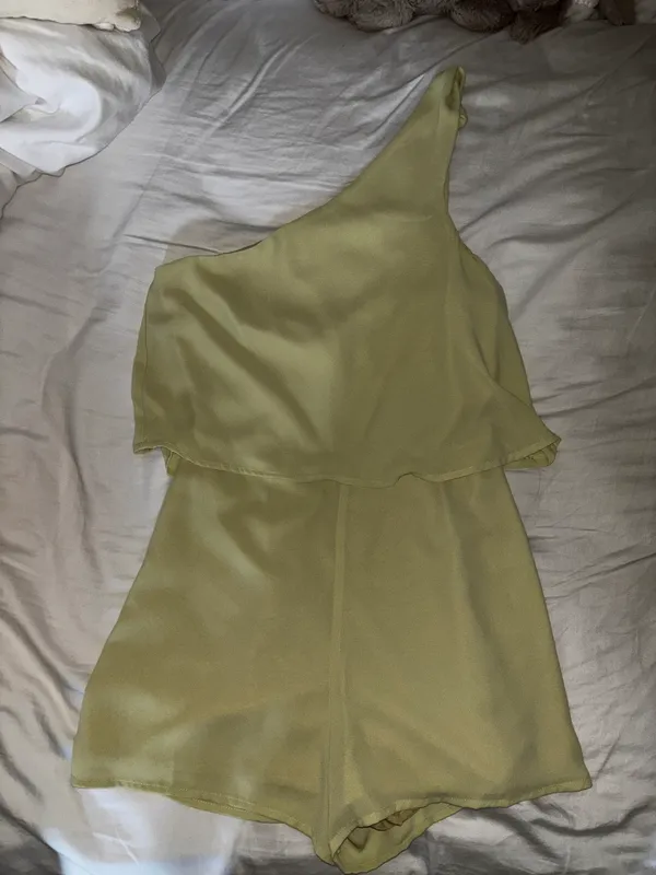 Le lis Green One Shoulder Romper - Image 3