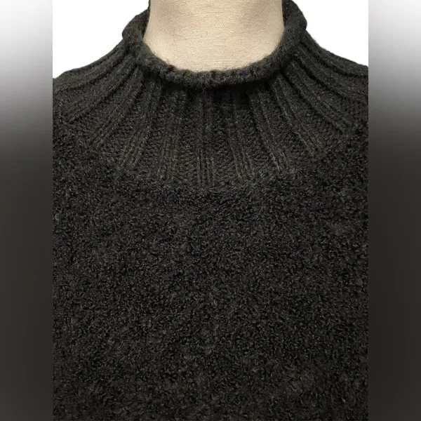 American Eagle Boucle Mock Neck Sweater Size Medium - Image 3