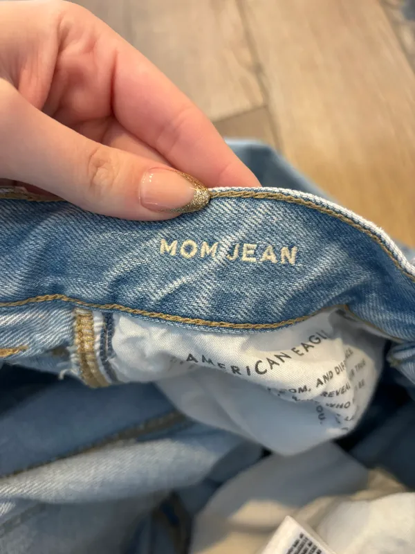 Outfitters Mom Jeans - Image 4