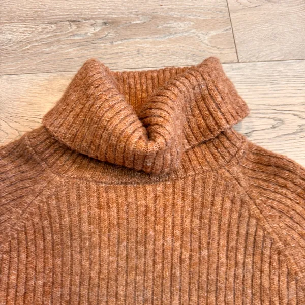 Old Navy Womens Medium M Ribbed Turtleneck‎ Cropped Sweater Toasty Orange - Image 3