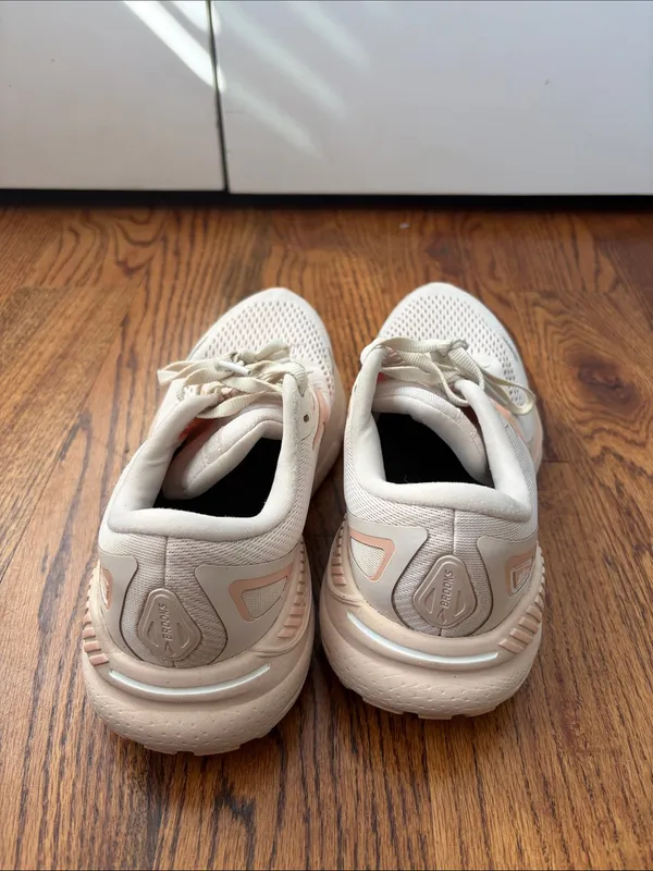 Brooks GTS 23 Women's Neutral-Run Sneakers in Pale Pink and Cream Size 8.5 - Image 4