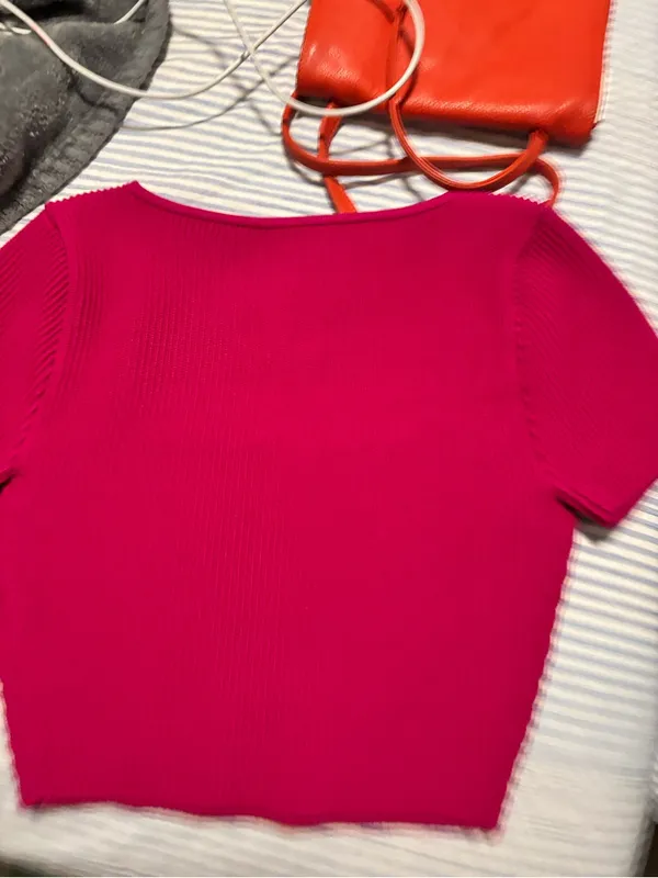 Aritzia Babaton Sculpt Knit Squareneck Short Sleeve Crop Top magenta XS - Image 3