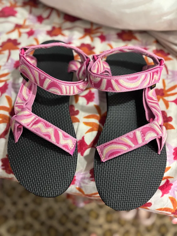 Teva Universal Pink Tie-Dye Vegan Hook & Loop Strap NWOT✨ - Image 2
