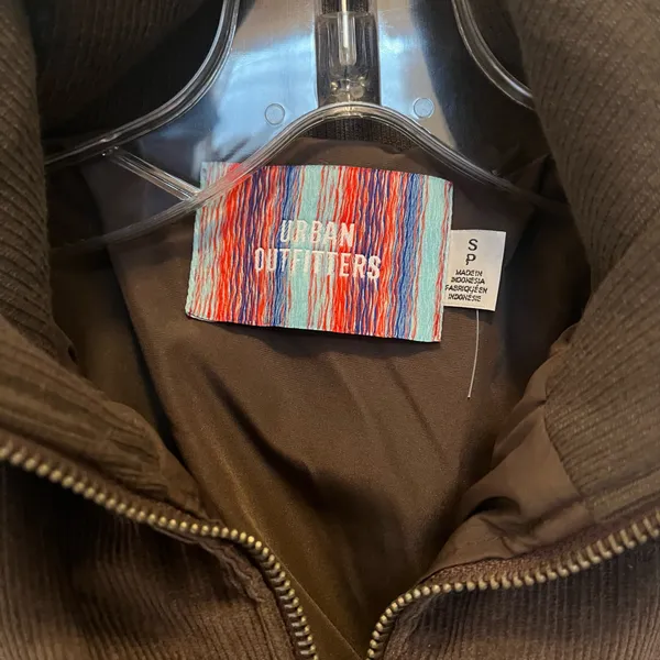 Urban Outfitters Lily Corduroy Cropped Puffer Jacket - Image 3