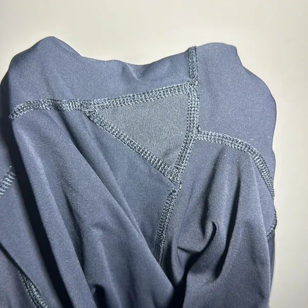 Lululemon size 6 - Image 7