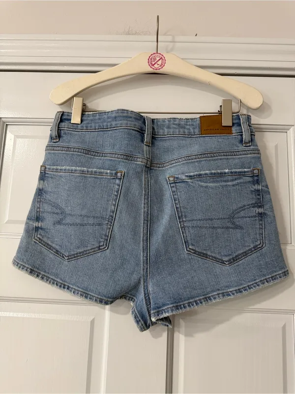 American Eagle Jean Shorts Womens Mom Short Light Wash Denim Blue - Image 4
