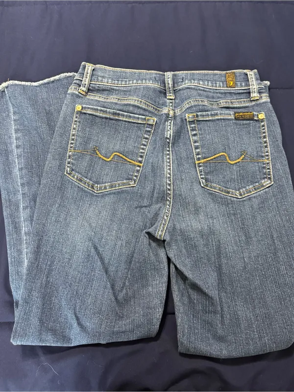 7 For All Mankind Cropped Blue Jeans (27) - Image 4