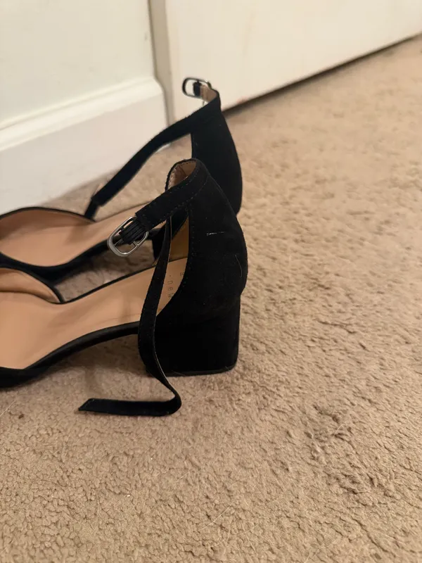 Target Heels Black - Image 2